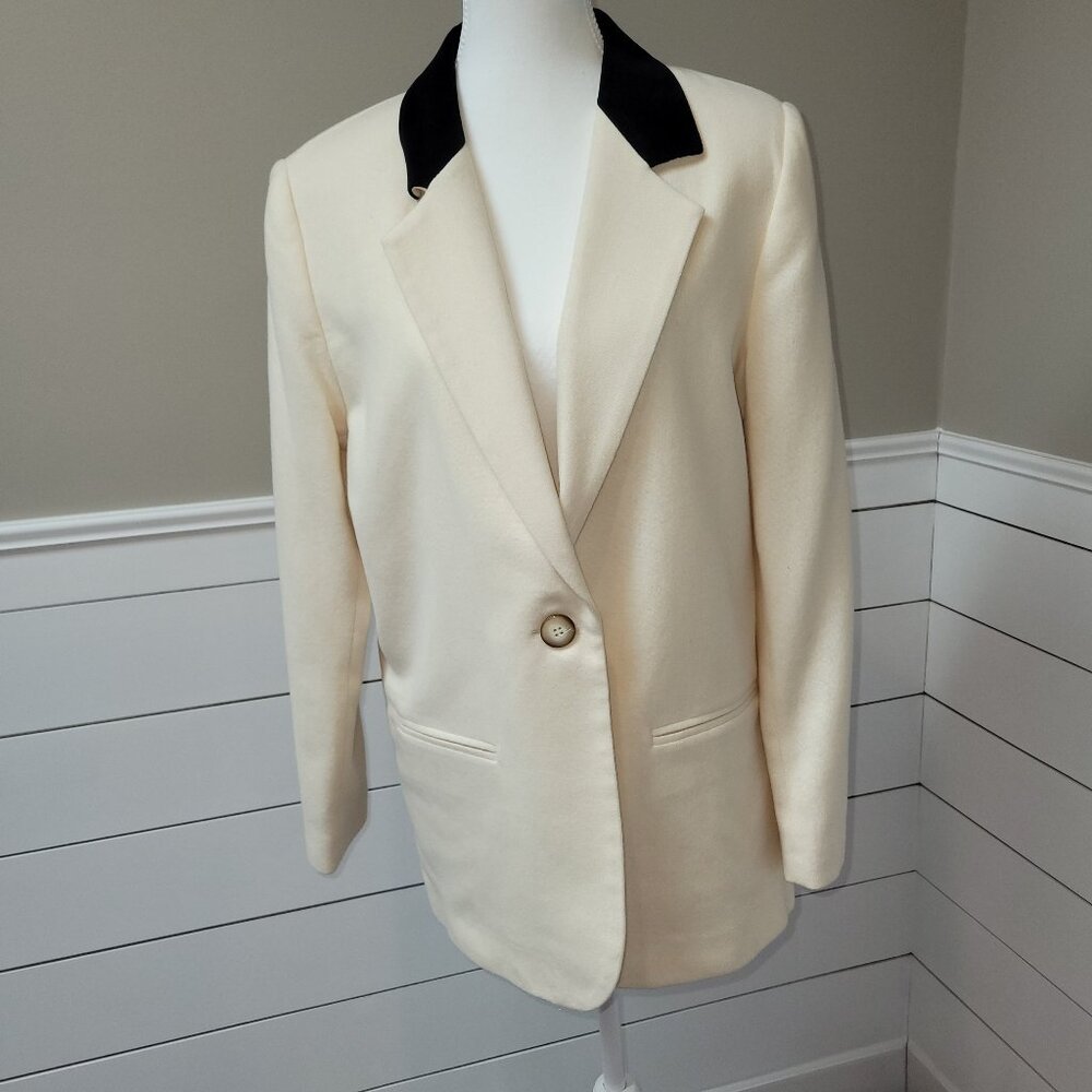 Womens- Cream Colored w/Black Velvet Collar  All Wool Blazer - Size 10